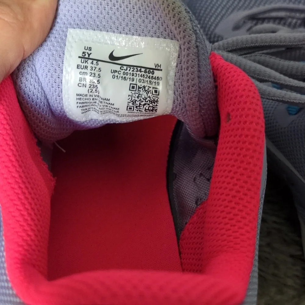 Nike Women's Gray and Pink Athletic Shoes - Picture 6 of 7